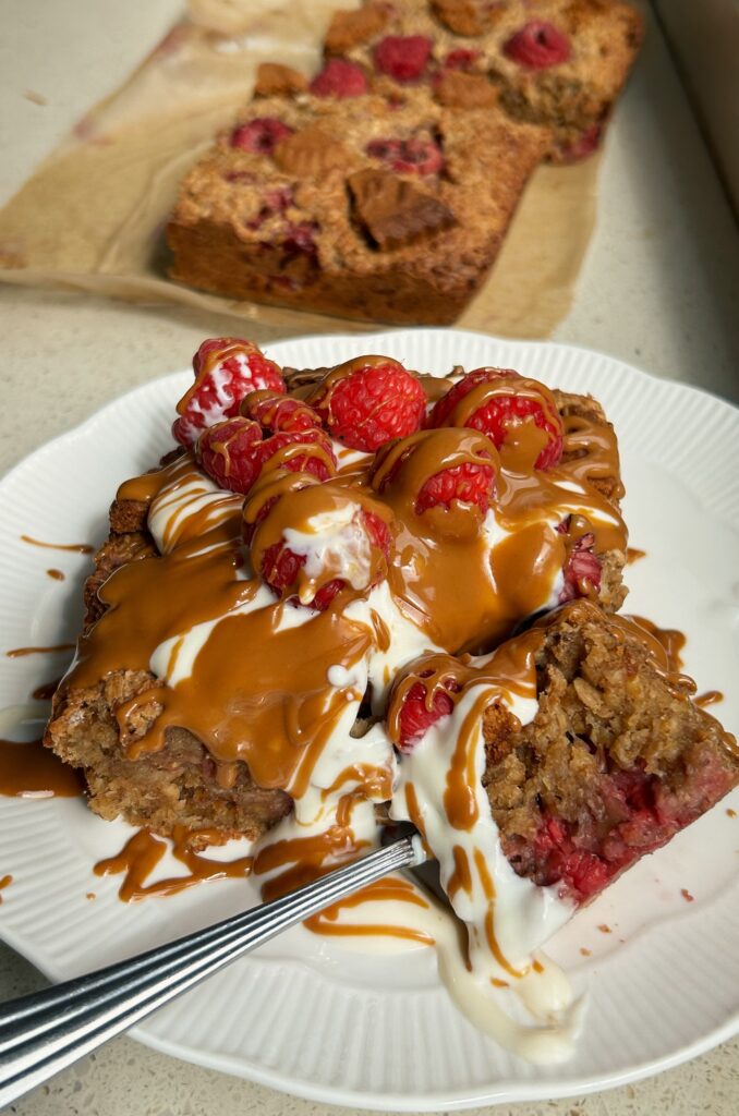 Biscoff & Raspberry Baked Oats (Vegan!)