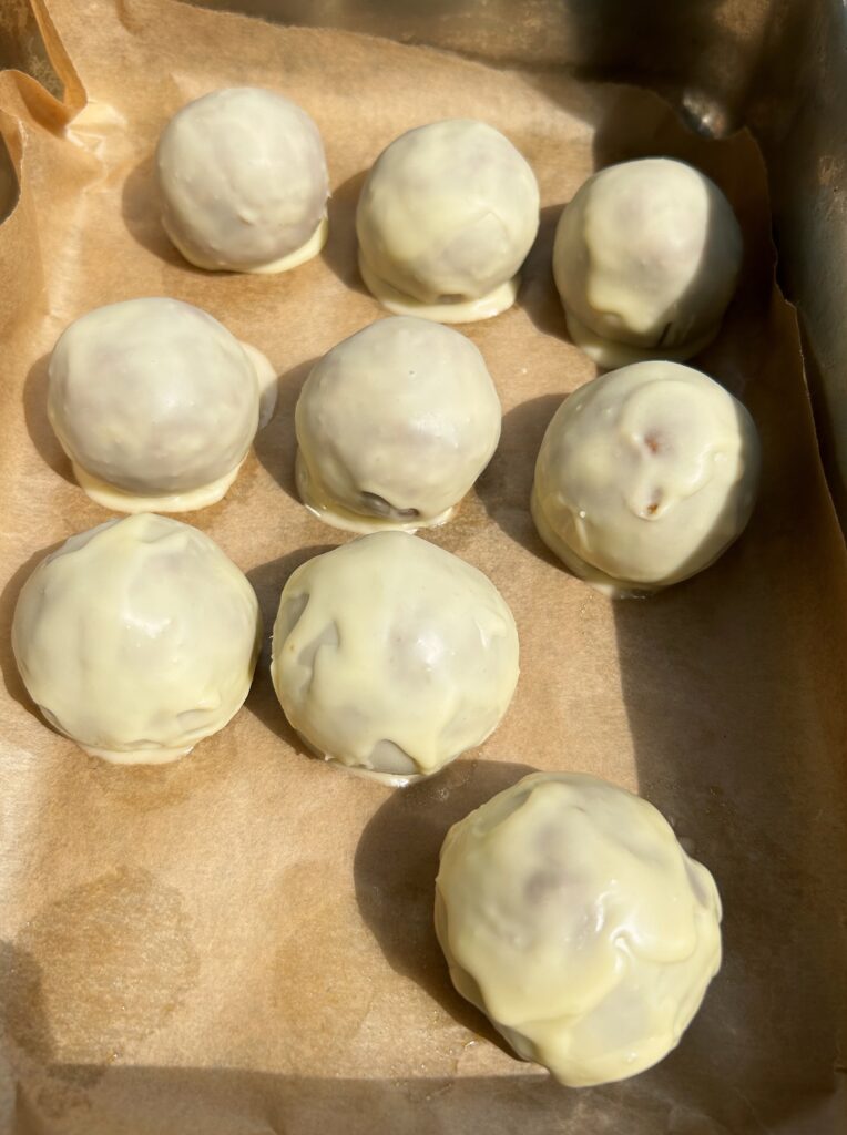 No Bake Carrot Cake Bites 