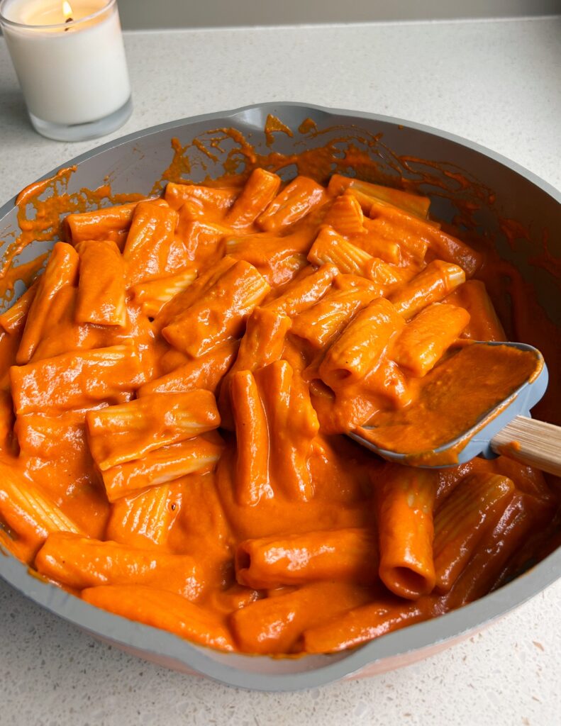 Creamy Red Pepper Pasta (Vegan)